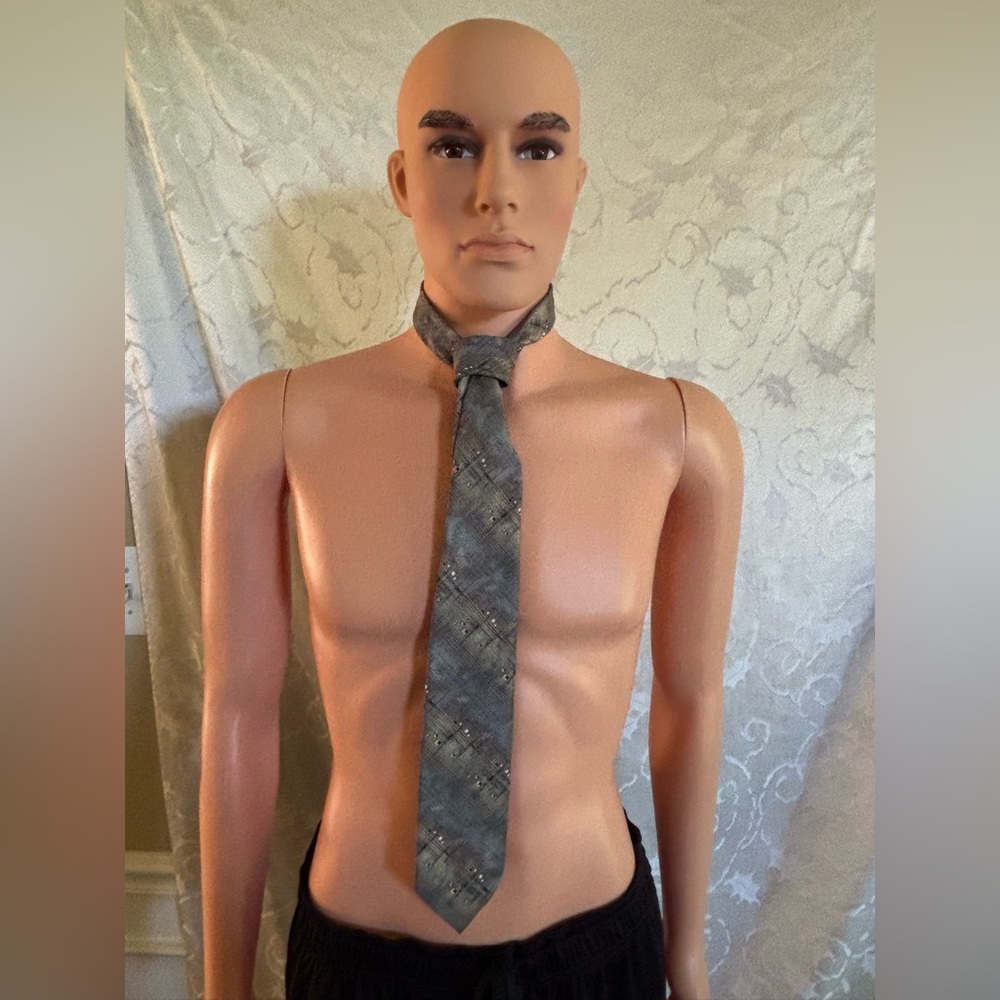 Cappuccino Gray Tie With Small Diamond Patterns (Good Condition)